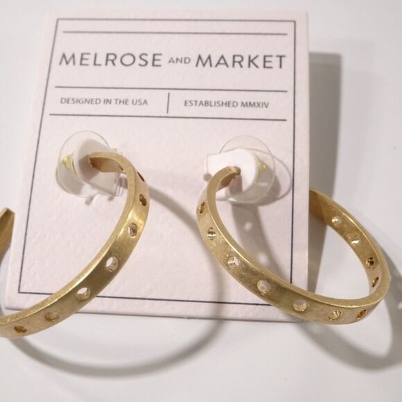 — Melrose and Market — Gold Hoop Earrings - Picture 8 of 8